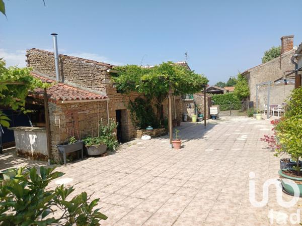 Maison à vendre 11 pièces 320 m² Bazoges-en-Pareds