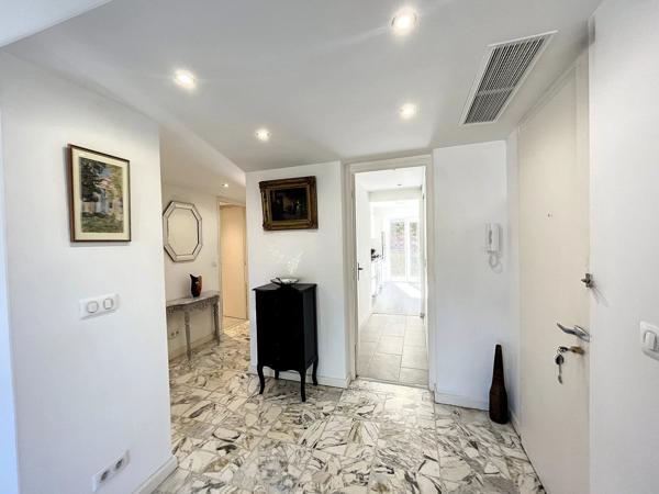 Vente                                                      Appartement
                        
                     3 pièces                      87 m2                     à Cannes