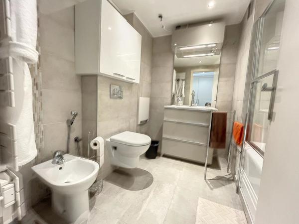 Vente                                                      Appartement
                        
                     3 pièces                      87 m2                     à Cannes