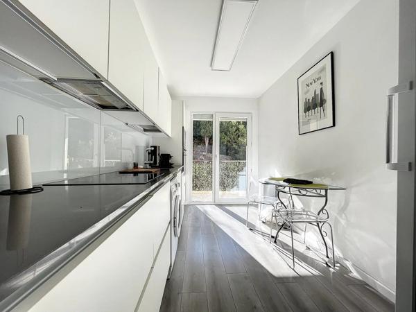 Vente                                                      Appartement
                        
                     3 pièces                      87 m2                     à Cannes