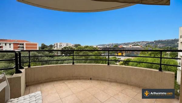 Vente                                                      Appartement
                        
                     3 pièces                      65 m2                     à Nice