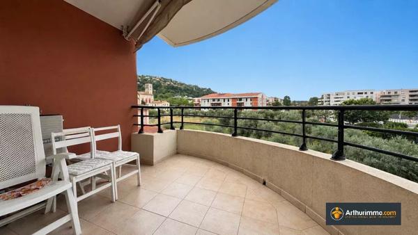 Vente                                                      Appartement
                        
                     3 pièces                      65 m2                     à Nice
