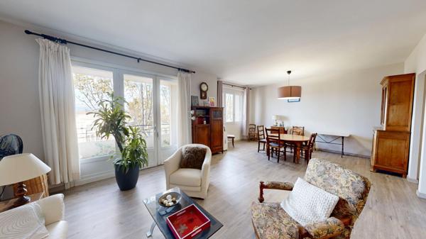 Appartement centre ville Carcassonne avec ascenseur balcon et garage