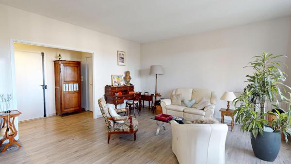 Appartement centre ville Carcassonne avec ascenseur balcon et garage