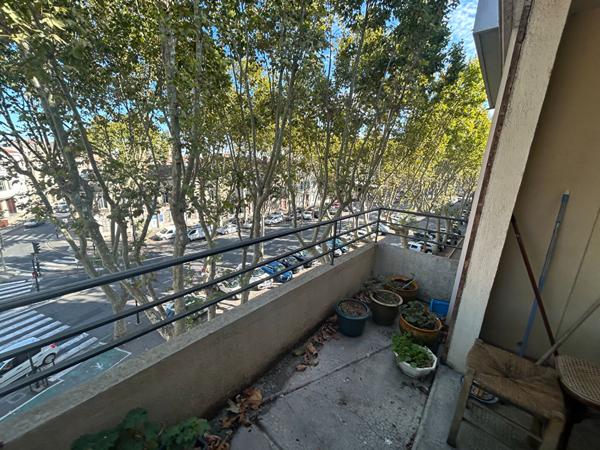Appartement centre ville Carcassonne avec ascenseur balcon et garage