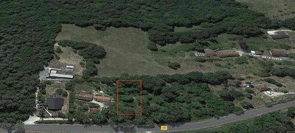 Terrain constructible - Perigueux Terrain boisé constructible à vendre à TRÉLISSAC, près de PÉRIGUEUX. 1.500m²