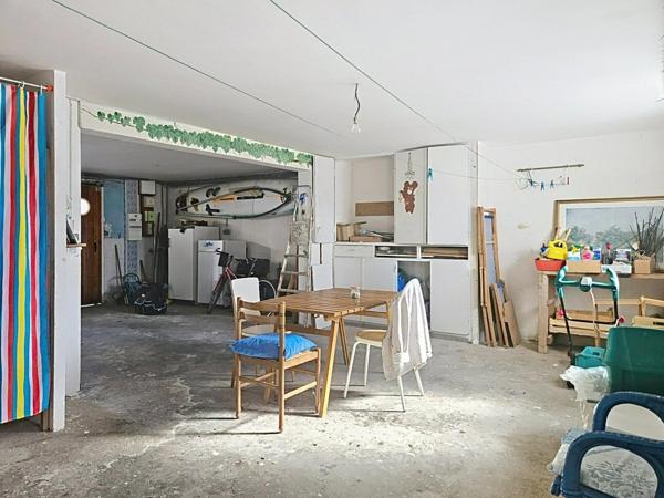 Quartier du stade à 10minutes de la plage au calme maison familiale avec grand garage et beau potentiel