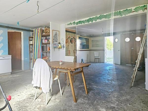 Quartier du stade à 10minutes de la plage au calme maison familiale avec grand garage et beau potentiel