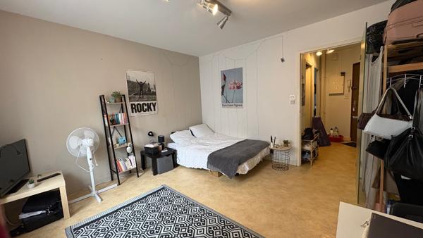 Appartement
                                                                                                                                                                                                                                                                                                                        1 pièce(s)                                                                                                                                                                                                                                                                                                                              27  m²