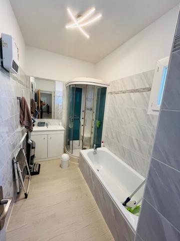 Belle maison rénovée avec cour, terrasse et garage