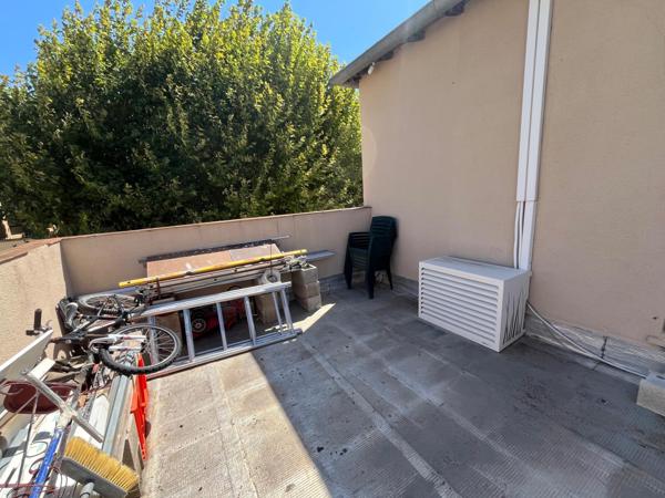 Belle maison rénovée avec cour, terrasse et garage