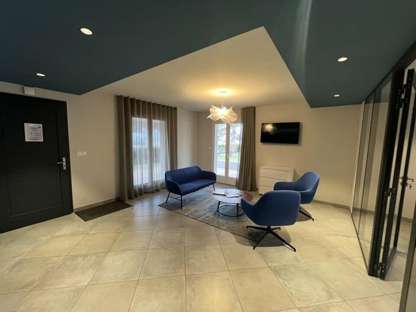 Bureaux à louer à Valence dans villa de plain-pied sur terrain paysagé