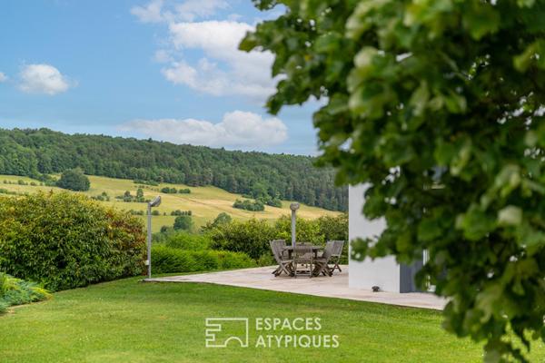 Lumière, design et sérénité : une réalisation d’architecte dans son écrin vert