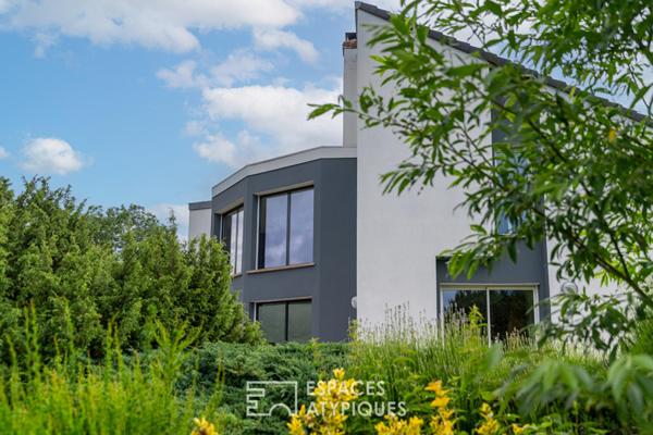 Lumière, design et sérénité : une réalisation d’architecte dans son écrin vert