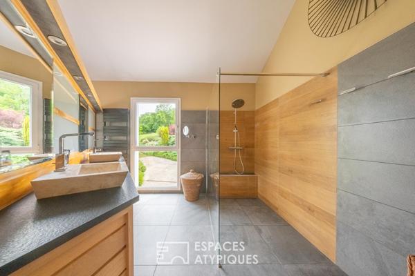 Lumière, design et sérénité : une réalisation d’architecte dans son écrin vert