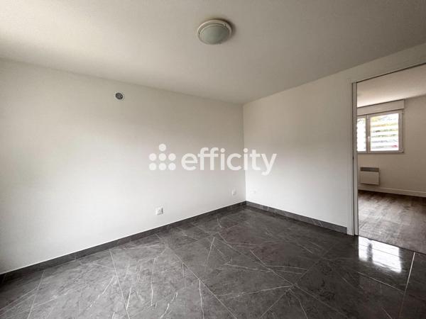 Immeuble
        
        - 140 m² Exclusivité 835 000 € *