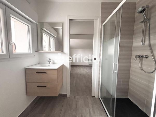 Immeuble
        
        - 140 m² Exclusivité 835 000 € *