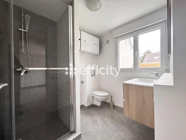 Immeuble
        
        - 140 m² Exclusivité 835 000 € *