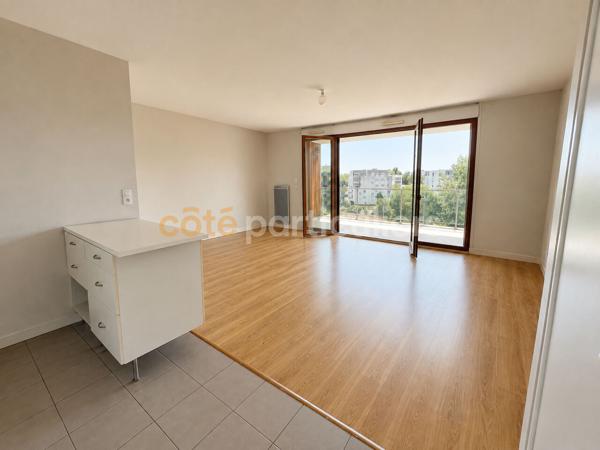 Vente
                Appartement75 m² - 3 Pièces -
                    BRUGES (33520)
