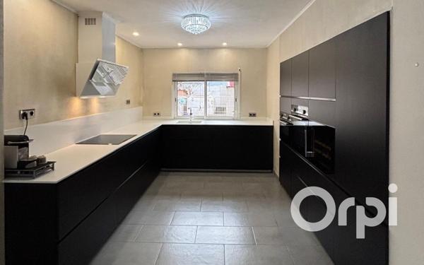 Maison à vendre    5 pièces •  Eyguières