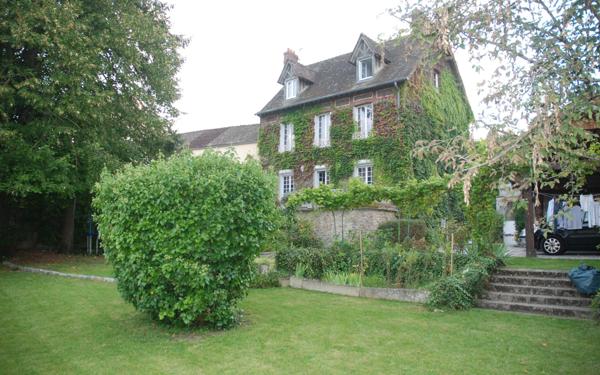 Maison à vendre    8 pièces • 181 m2 Épône