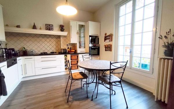 Maison à vendre    8 pièces • 181 m2 Épône