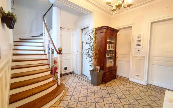 Maison à vendre    8 pièces • 181 m2 Épône