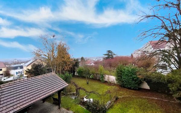 Maison à vendre    8 pièces • 181 m2 Épône