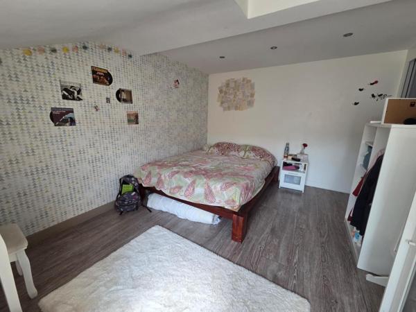 Maison 3 chambres et 2 bureaux terrasse garage