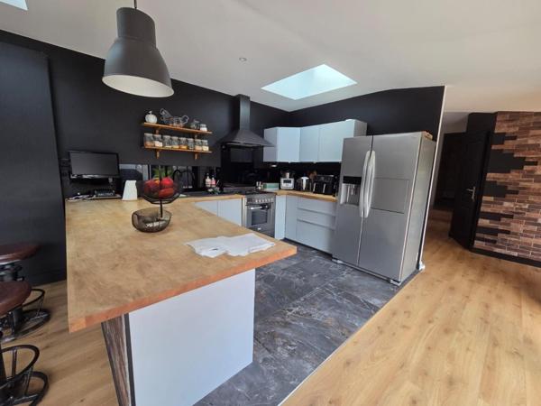 Maison 3 chambres et 2 bureaux terrasse garage