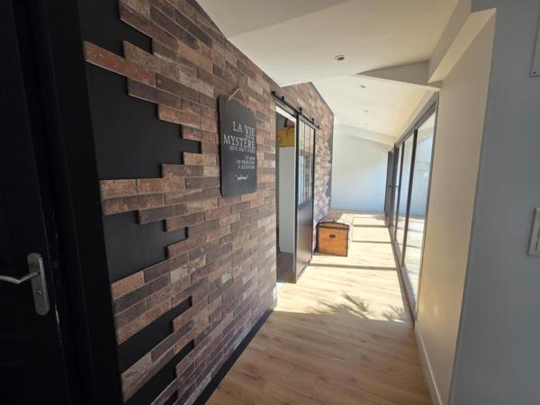 Maison 3 chambres et 2 bureaux terrasse garage