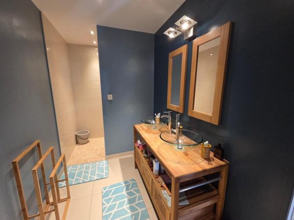 Maison 3 chambres et 2 bureaux terrasse garage