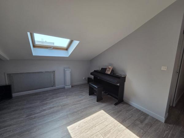 Maison 3 chambres et 2 bureaux terrasse garage