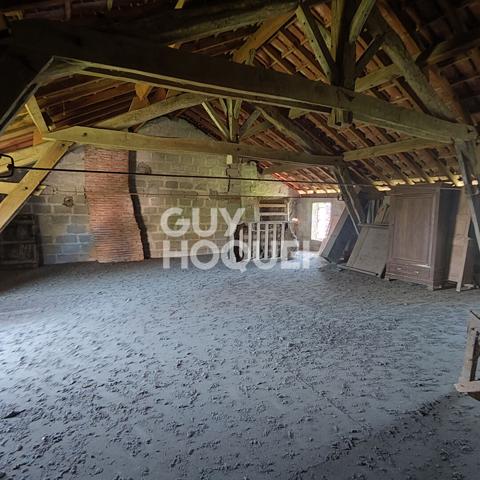 Corps de ferme à renover avec étables
