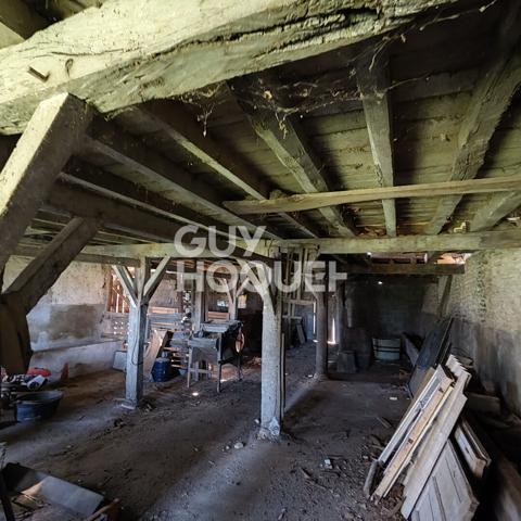 Corps de ferme à renover avec étables