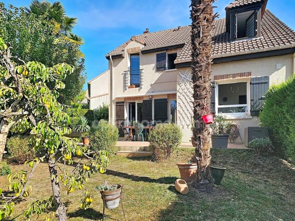 Maison 6 pièces avec garage et jardin à vendre à CHANTELOUP LES VIGNES (78)