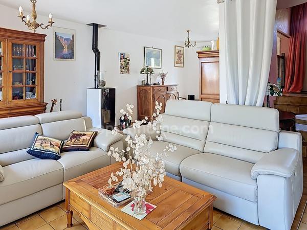 Maison 6 pièces avec garage et jardin à vendre à CHANTELOUP LES VIGNES (78)