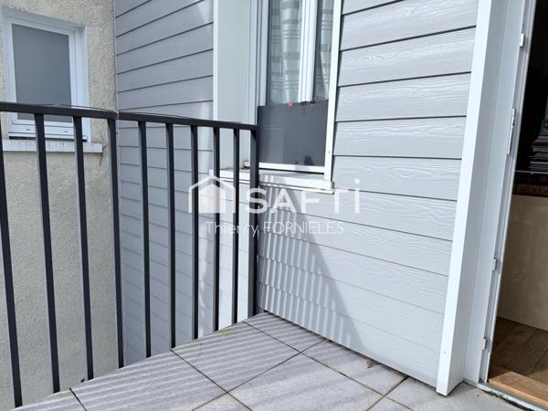 Petite maison de ville avec balcon et courette