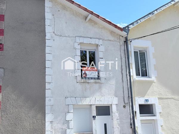 Petite maison de ville avec balcon et courette