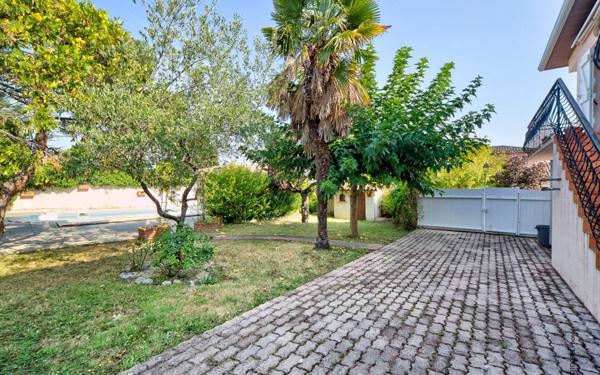 Maison à vendre    7 pièces •  Saint-Geniès-Bellevue