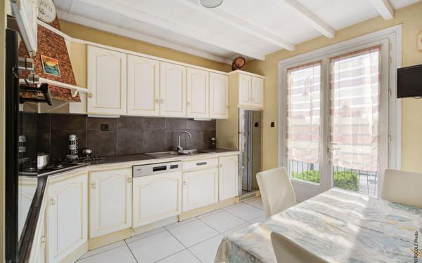 Maison à vendre    7 pièces •  Saint-Geniès-Bellevue