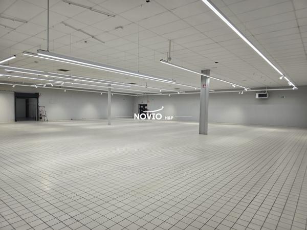 Local professionnel 1670 m²