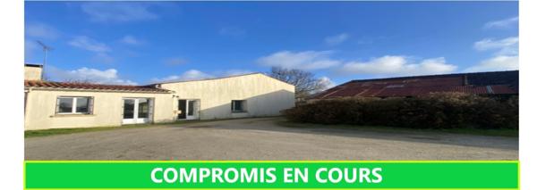 LA CHAPELLE ACHARD 85150 EN RASE CAMPAGNE ADORABLE FERMETTE A RAFRAICHIR AVEC GRANGE ET JARDIN