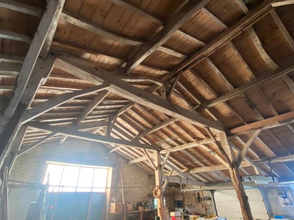 LA CHAPELLE ACHARD 85150 EN RASE CAMPAGNE ADORABLE FERMETTE A RAFRAICHIR AVEC GRANGE ET JARDIN