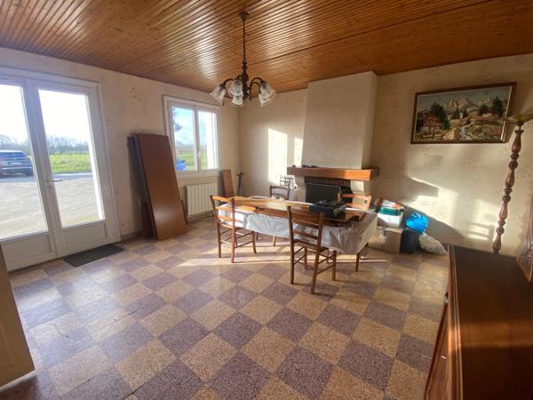 LA CHAPELLE ACHARD 85150 EN RASE CAMPAGNE ADORABLE FERMETTE A RAFRAICHIR AVEC GRANGE ET JARDIN