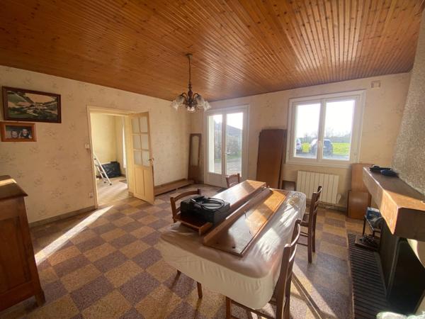 LA CHAPELLE ACHARD 85150 EN RASE CAMPAGNE ADORABLE FERMETTE A RAFRAICHIR AVEC GRANGE ET JARDIN