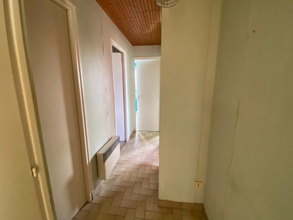 LA CHAPELLE ACHARD 85150 EN RASE CAMPAGNE ADORABLE FERMETTE A RAFRAICHIR AVEC GRANGE ET JARDIN