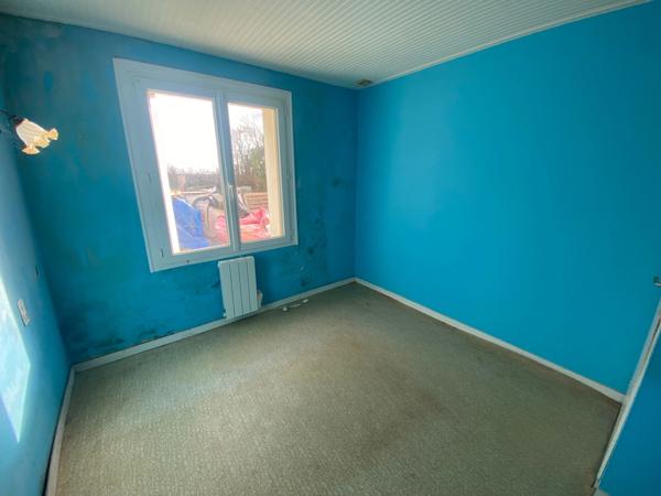 LA CHAPELLE ACHARD 85150 EN RASE CAMPAGNE ADORABLE FERMETTE A RAFRAICHIR AVEC GRANGE ET JARDIN