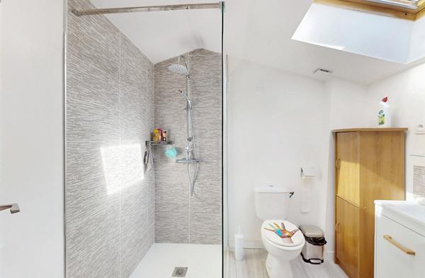 Ginestas, maison de village 120m² + terrasse de 16m² et garage de 105m²