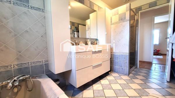 Plain pied alliant qualité, confort et vue sur le golf de la Domangère